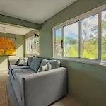 Flores Garden Retreat