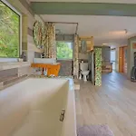 Flores Garden Retreat *