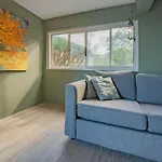 Flores Garden Retreat *