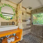 Prázdninový dům Flores Garden Retreat *