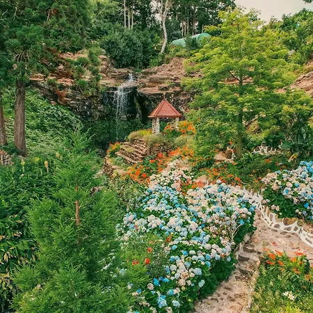 Flores Garden Retreat Дом отдыха