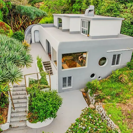 Flores Garden Retreat Дом отдыха