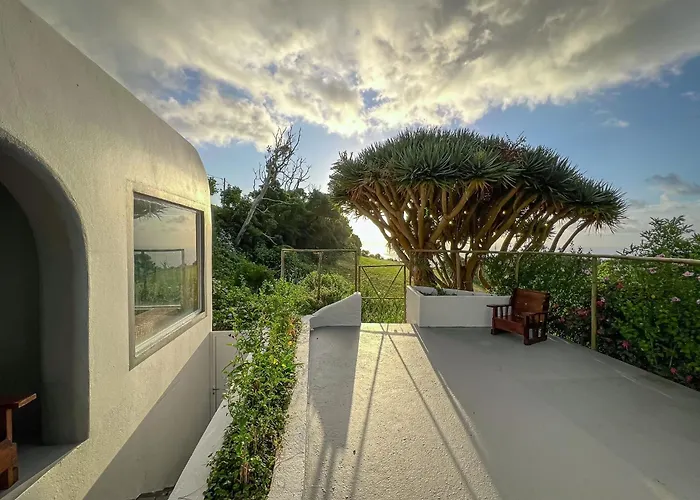 Flores Garden Retreat