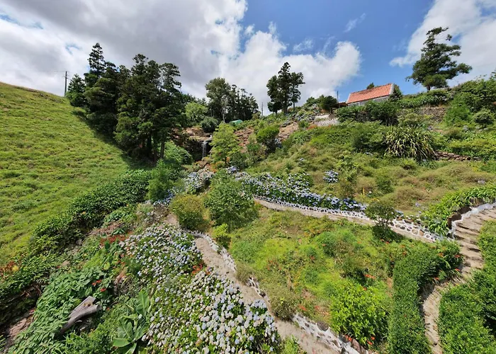 Дом отдыха Flores Garden Retreat Санта-Круш-даш-Флориш