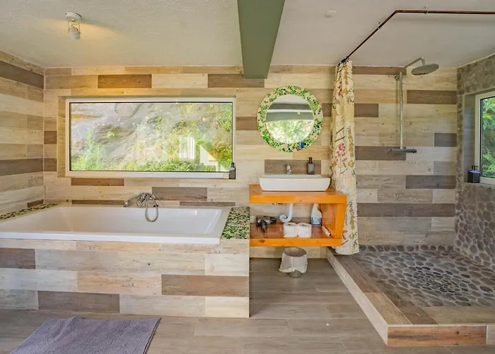 Flores Garden Retreat Дом отдыха