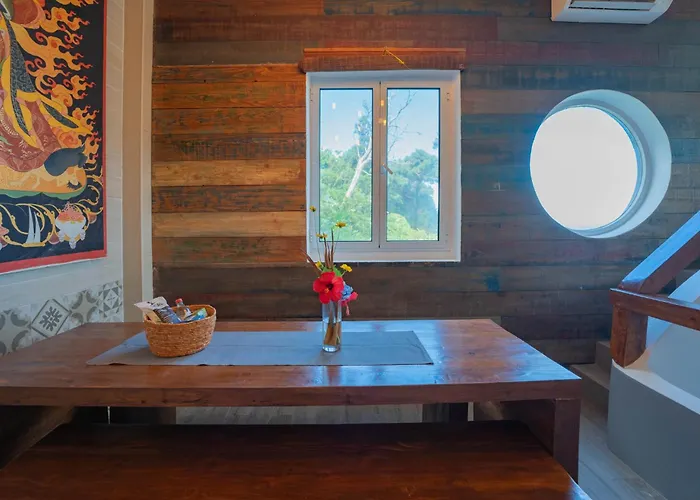 Дом отдыха Flores Garden Retreat Санта-Круш-даш-Флориш