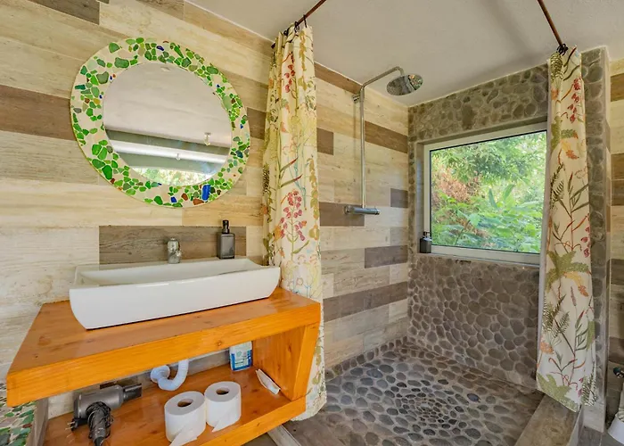 Дом отдыха Flores Garden Retreat *