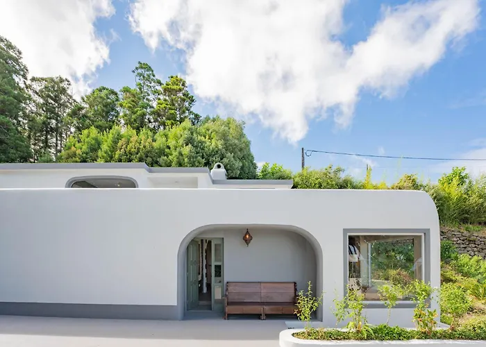 Flores Garden Retreat Дом отдыха