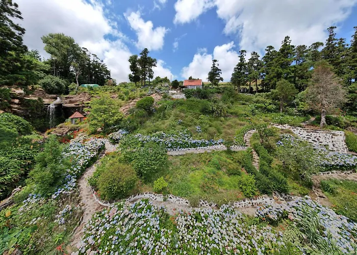 Дом отдыха Flores Garden Retreat *