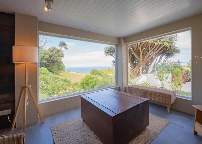 Flores Garden Retreat