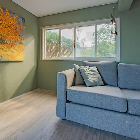 Flores Garden Retreat *