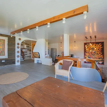 בית נופש Flores Garden Retreat