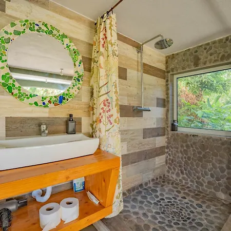 Holiday home Flores Garden Retreat *