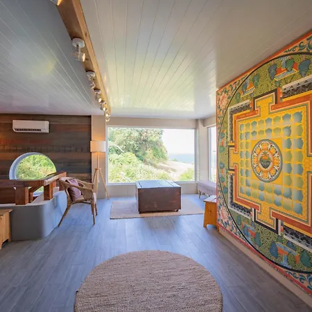 Flores Garden Retreat