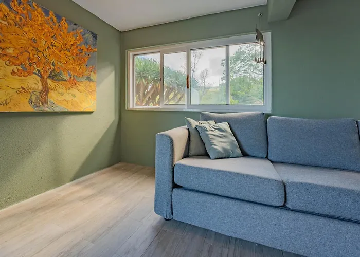 Flores Garden Retreat *