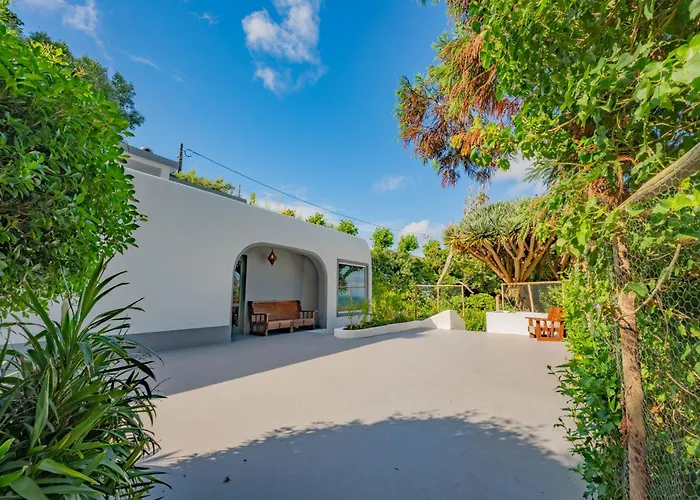 Flores Garden Retreat 펜션 *