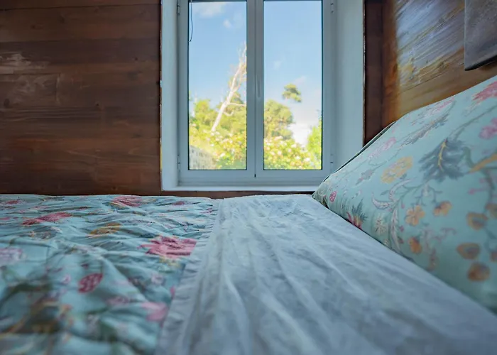 Flores Garden Retreat